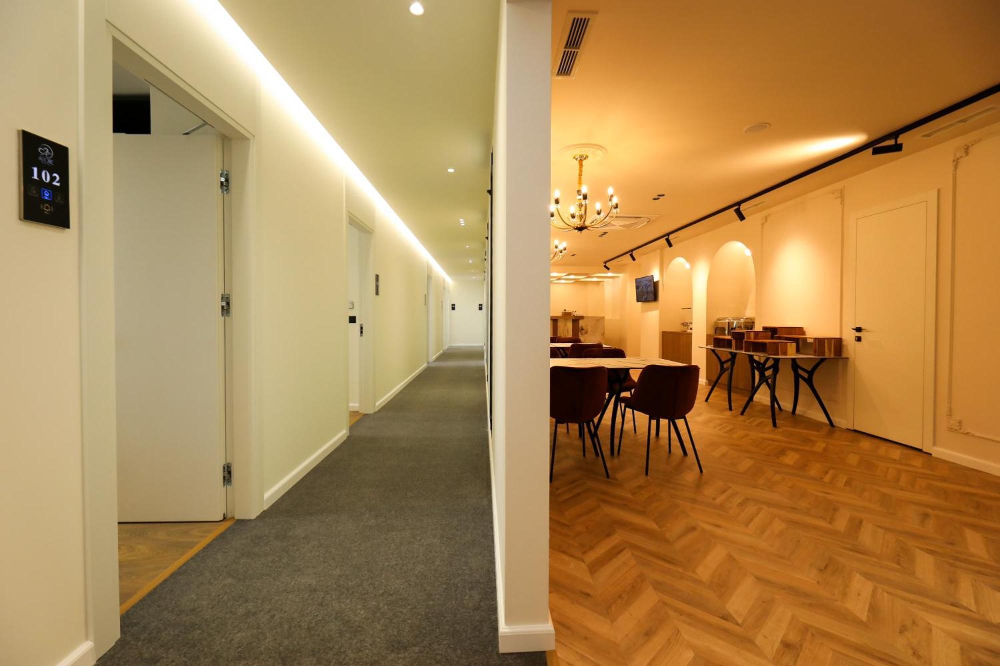 Hotel Adore วญอเรอ ภายนอก รูปภาพ