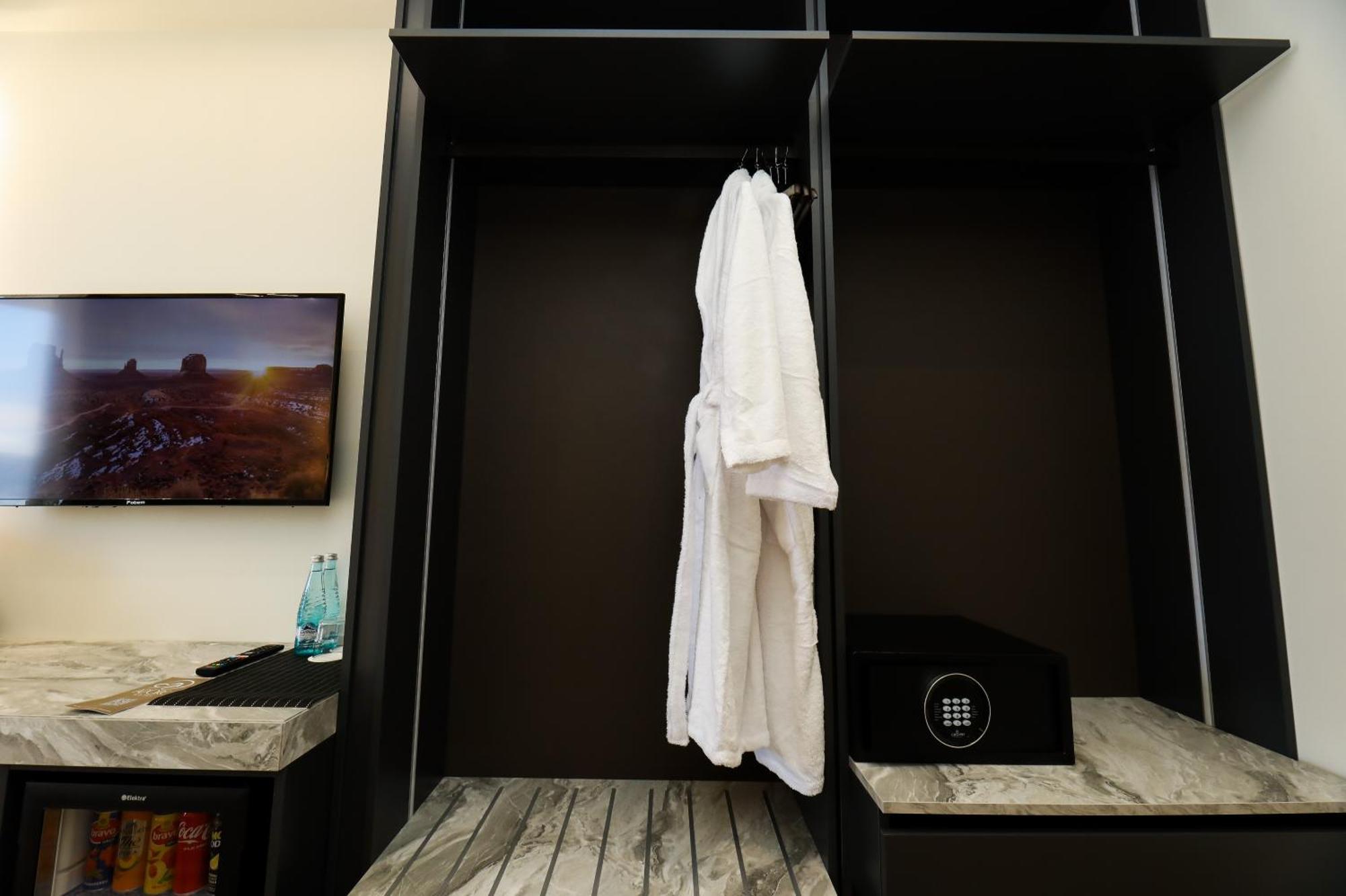 Hotel Adore วญอเรอ ภายนอก รูปภาพ