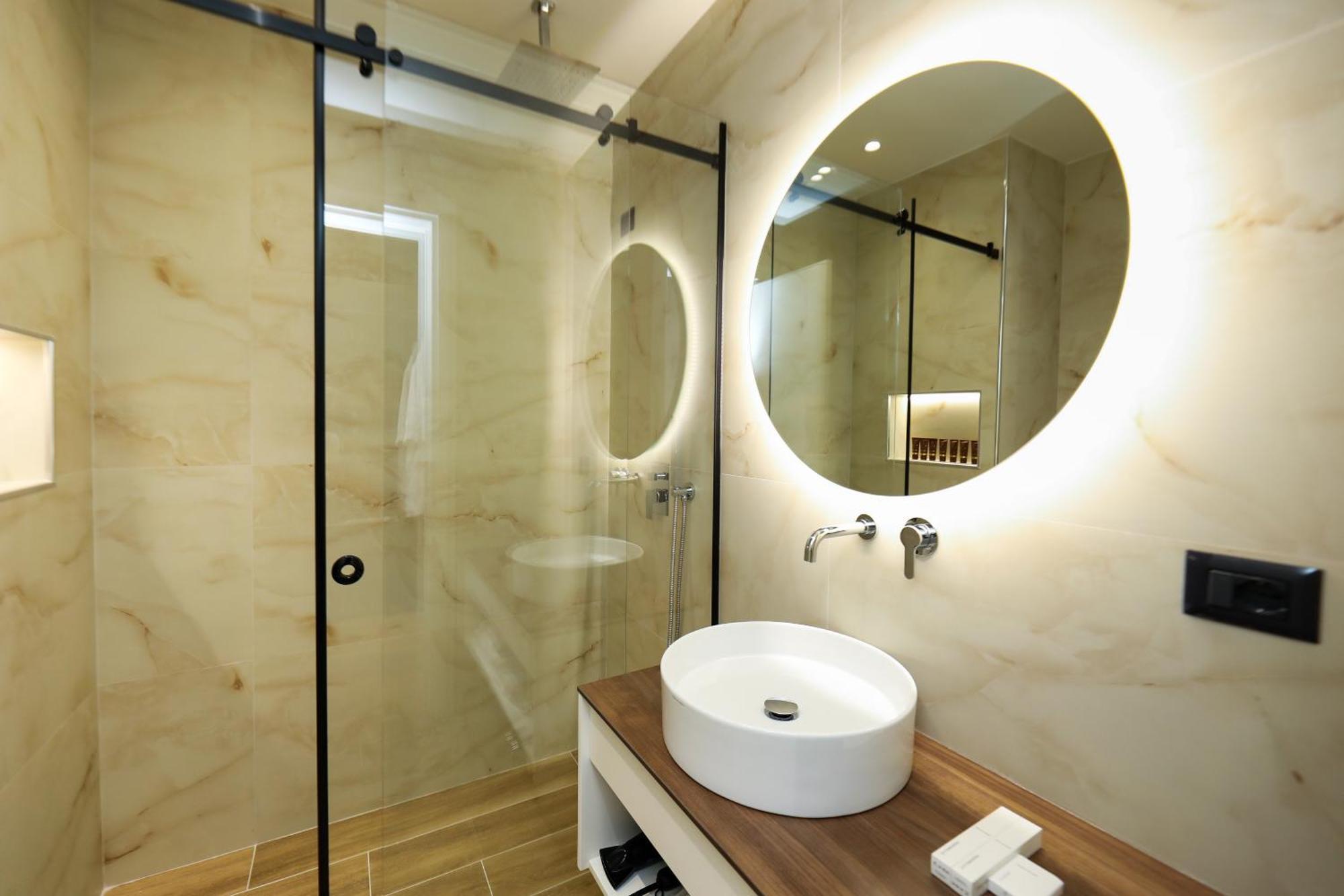 Hotel Adore วญอเรอ ภายนอก รูปภาพ