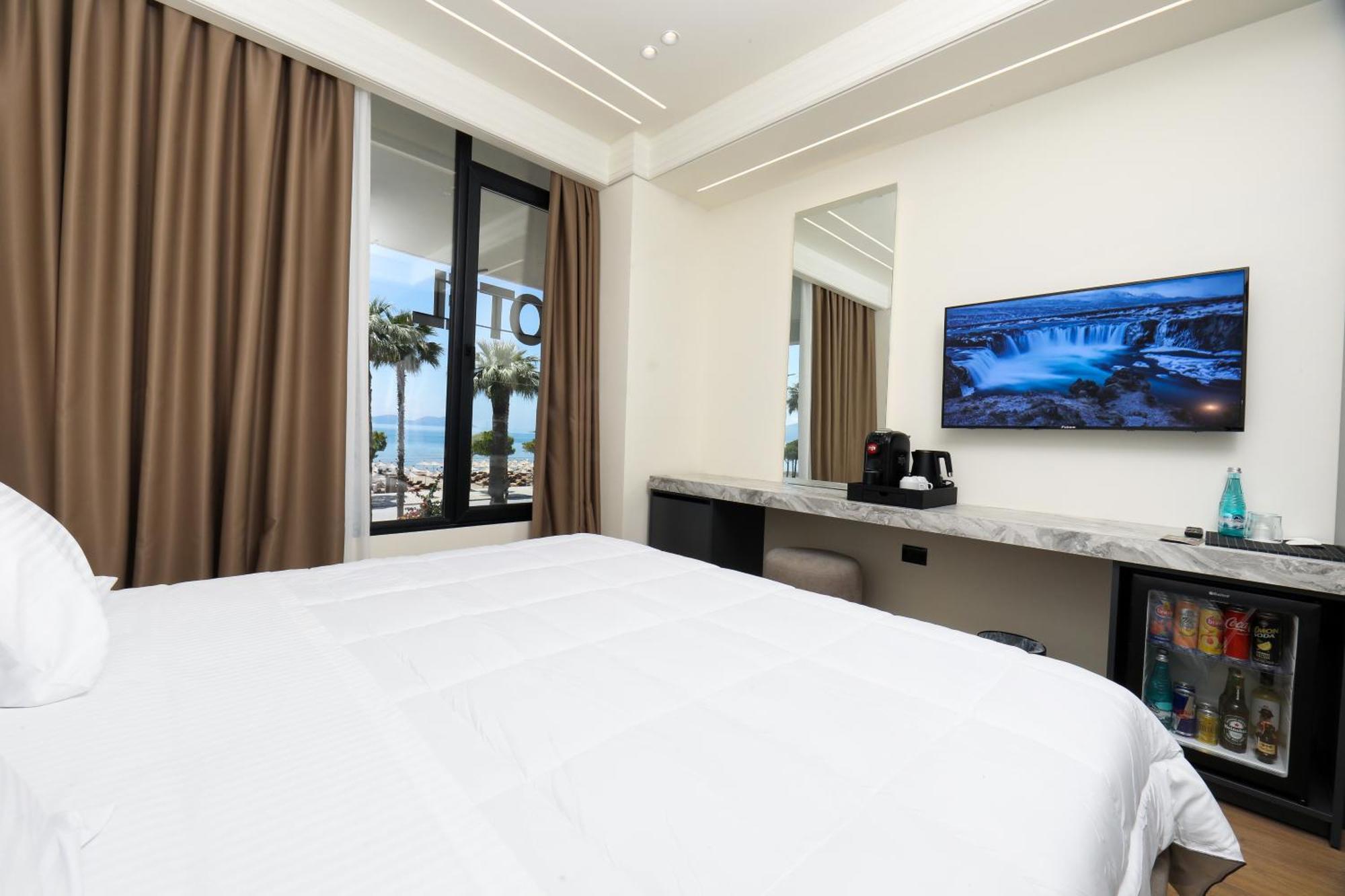 Hotel Adore วญอเรอ ภายนอก รูปภาพ