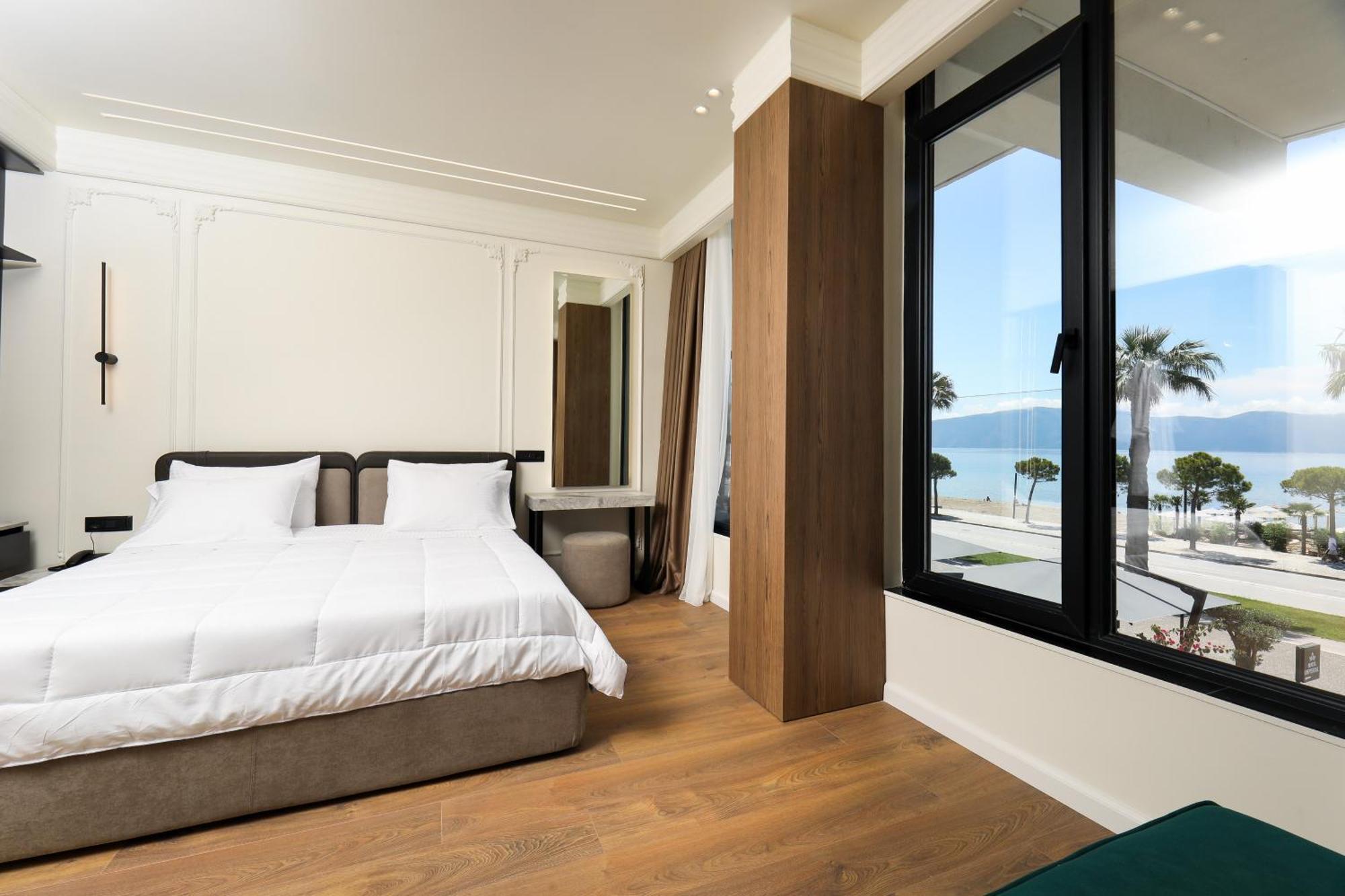 Hotel Adore วญอเรอ ภายนอก รูปภาพ